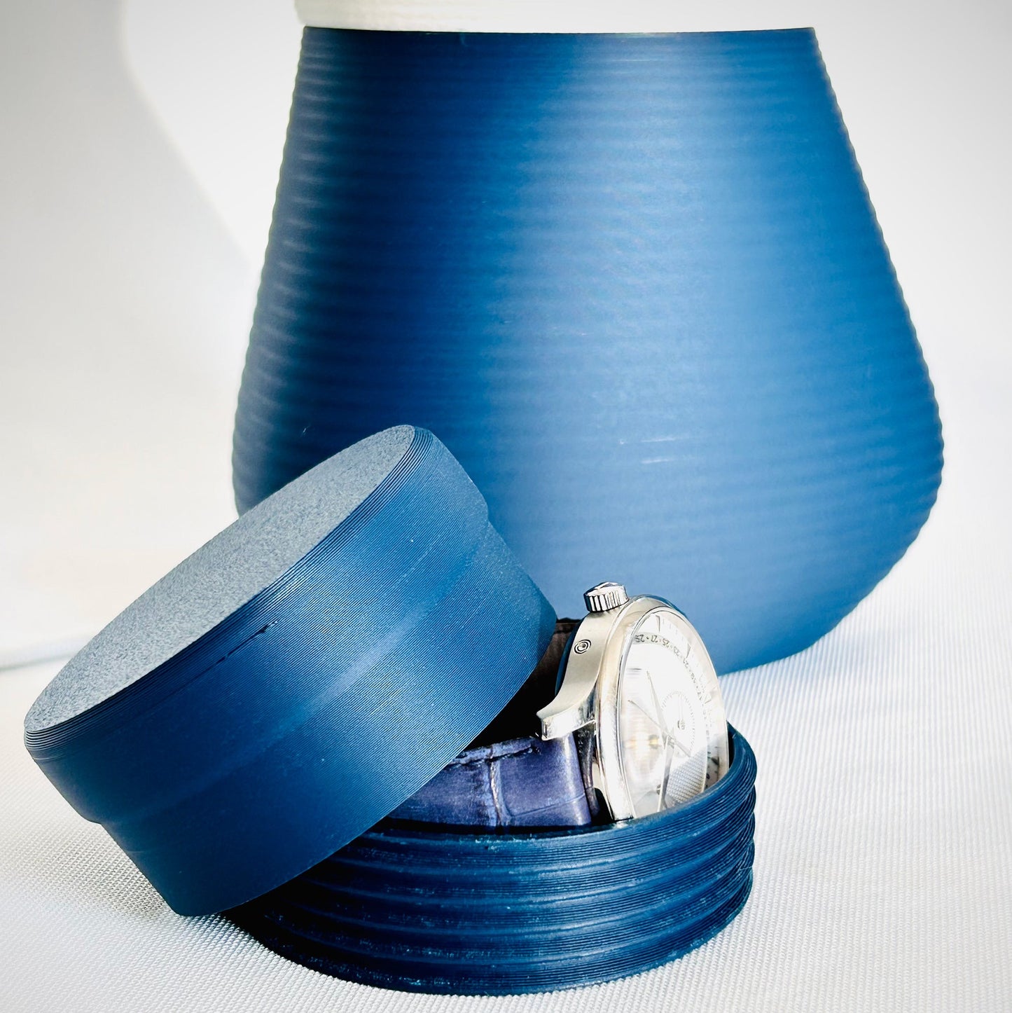 Verstecktes Fach im Sockel Tischlampe ALVA | FORMA DESIGN