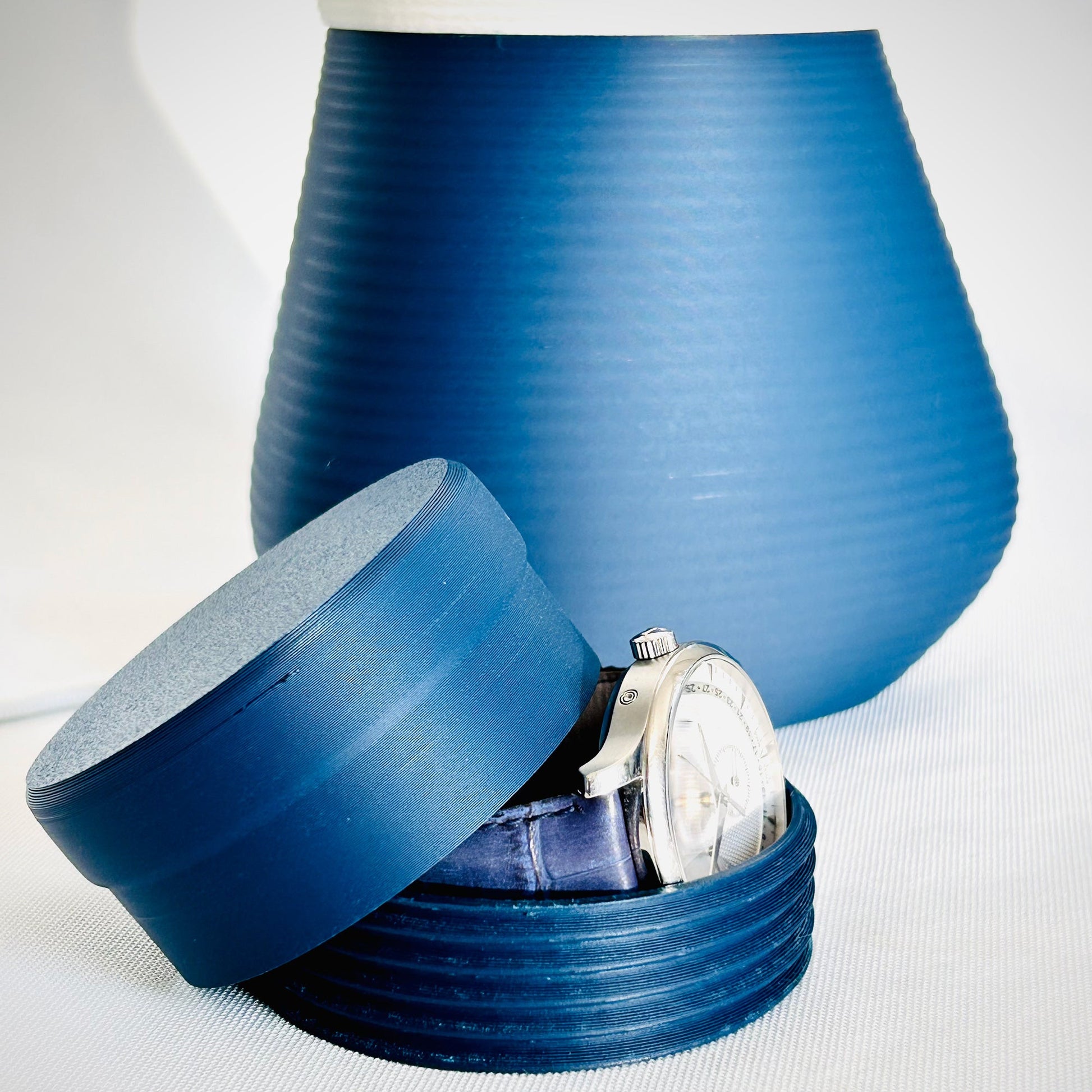 Verstecktes Fach im Sockel Tischlampe ALVA | FORMA DESIGN